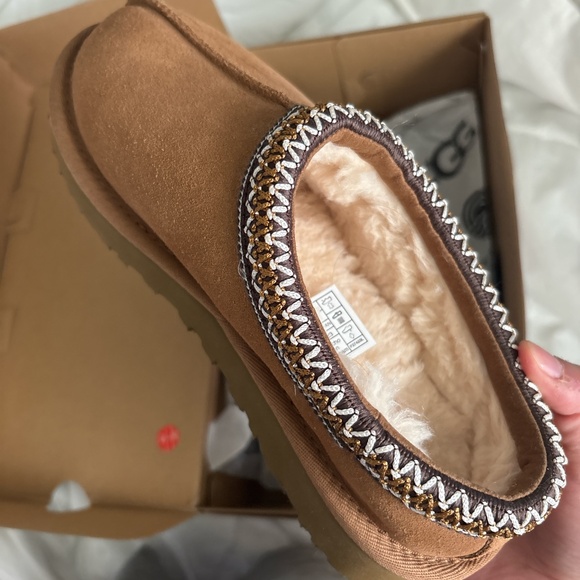 Tasman UGGS - Picture 2 of 4